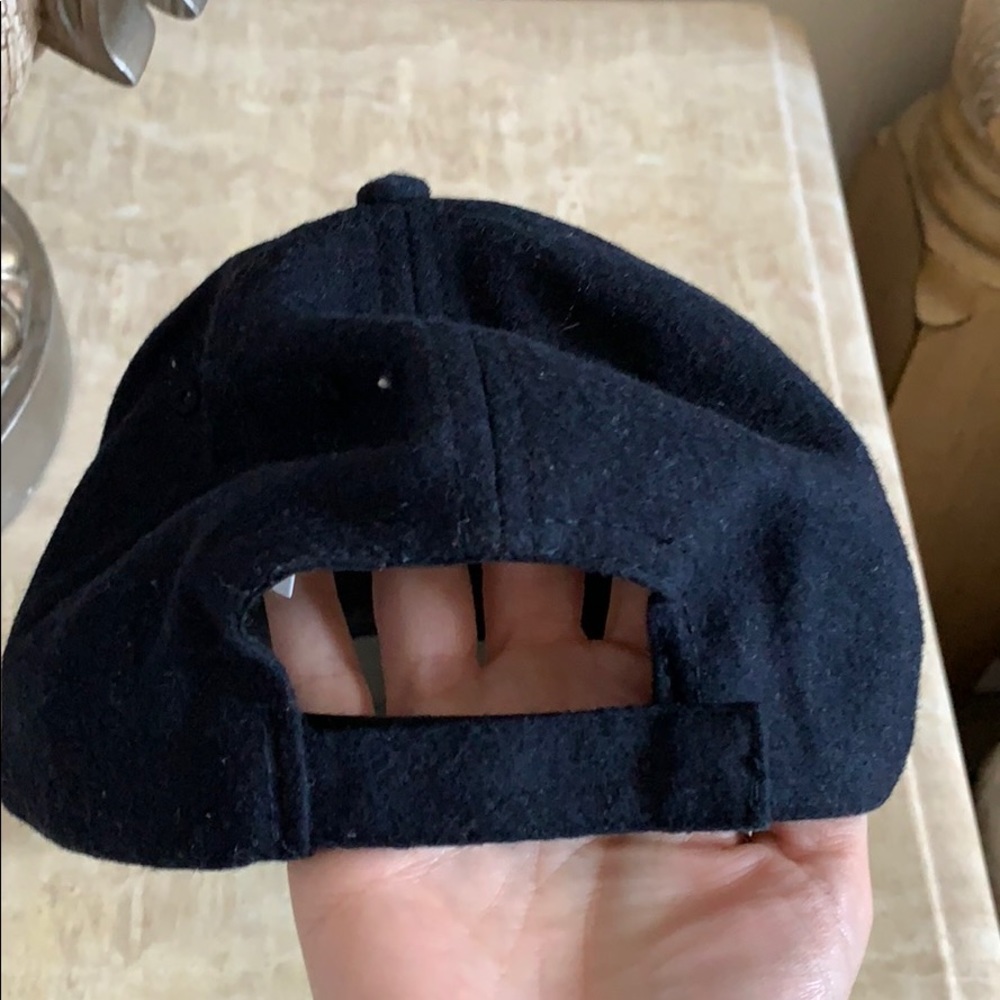 Guess hat - Picture 2 of 3